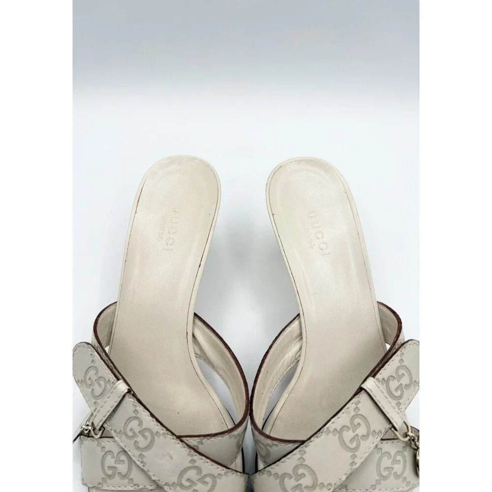 Gucci White Leather Kitten Heels Embossed GG Logo Accent & Charm Y2K Size EU 37